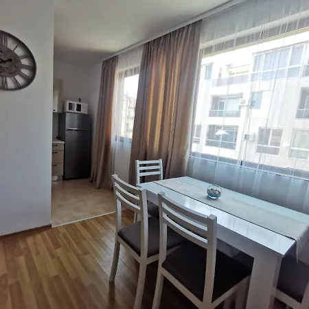 One-bedroom In דירה